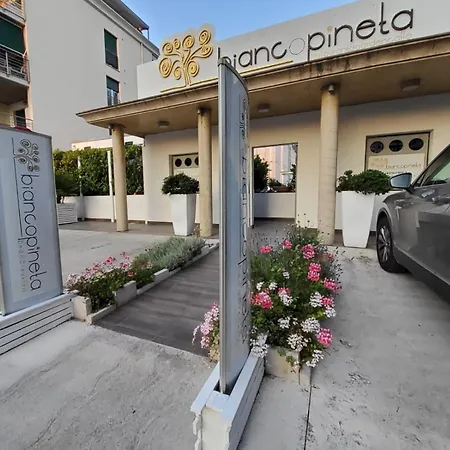 Biancopineta - Marina Bed and breakfast 4*