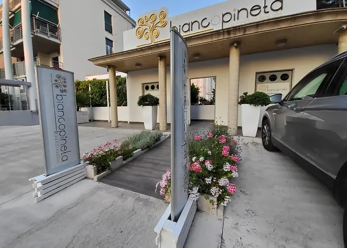 Biancopineta - Marina Bed and Breakfast 4*